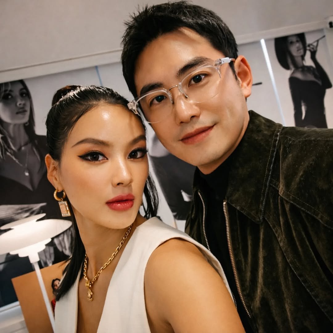 Photo by 이모란 on March 10, 2026. May be a selfie of one or more people, hair, makeup, lipstick, eyeglasses and text.