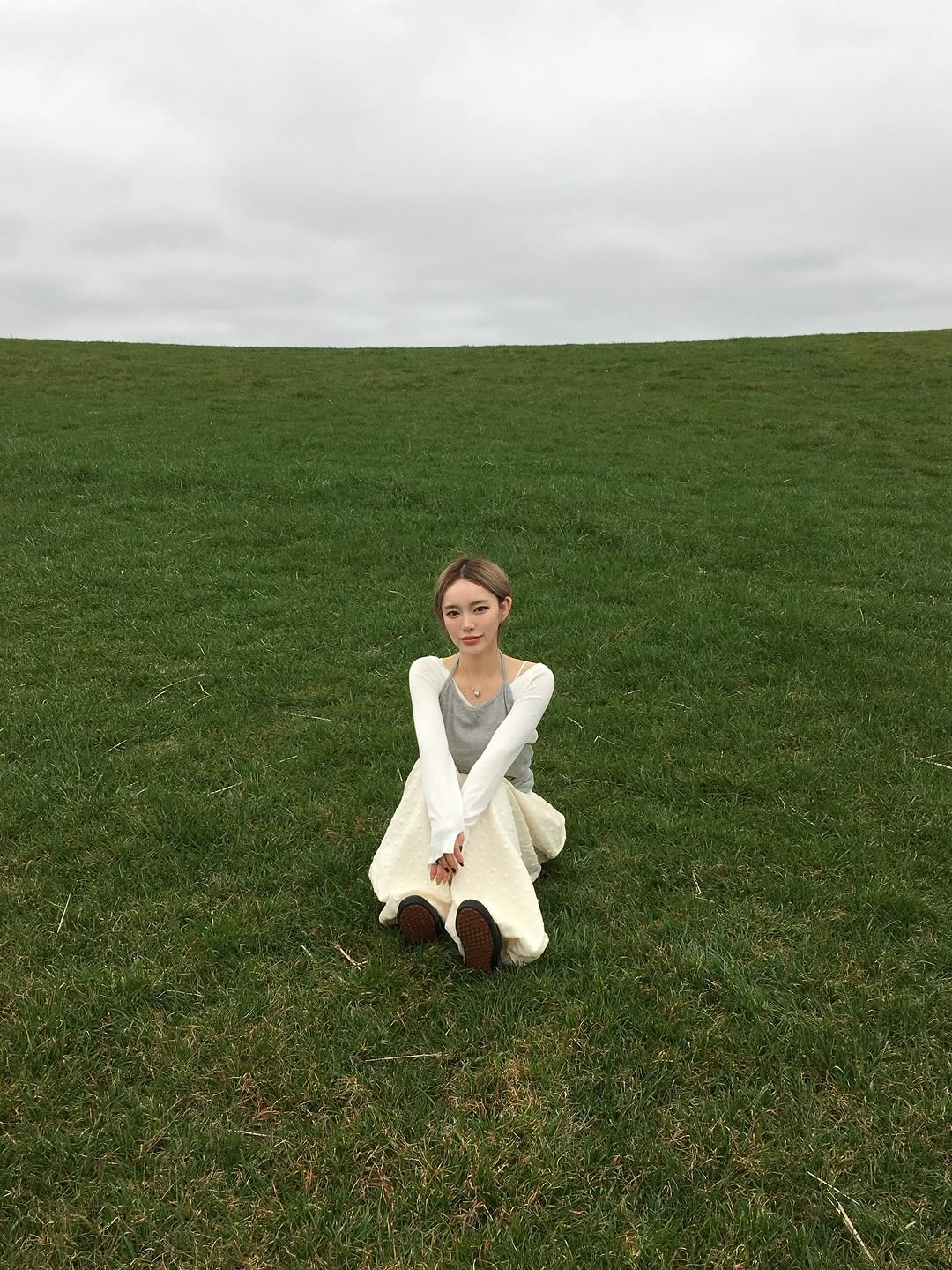 Photo by 안아란 on March 10, 2026. May be an image of gown, grass and text.