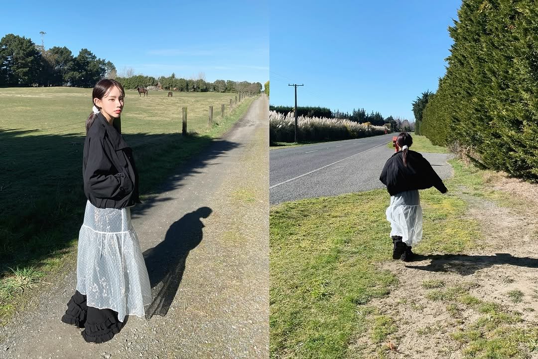 Photo by 안아란 on September 19, 2025. May be an image of 2 people, cloak and text.