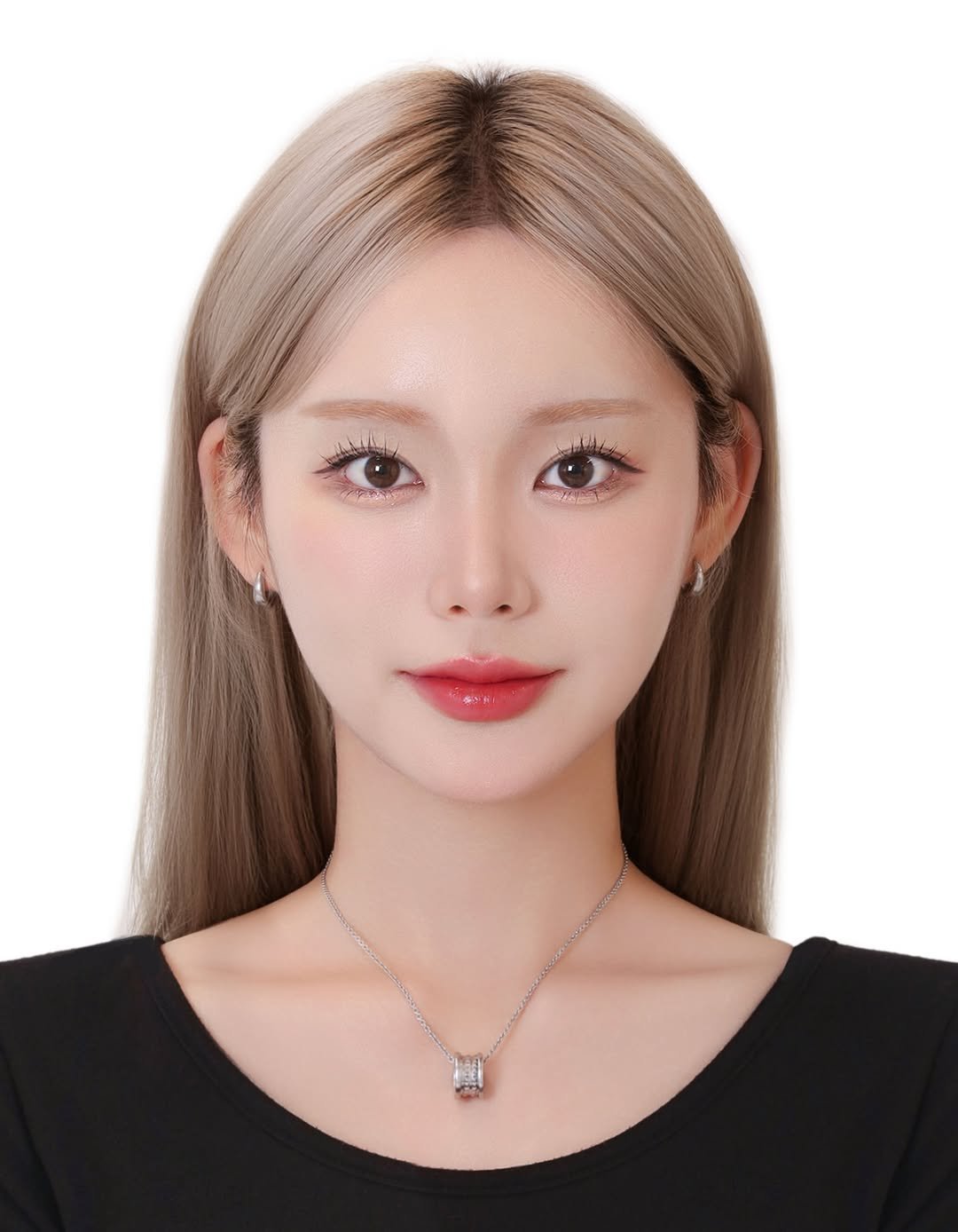 Photo by 안아란 on December 21, 2025. May be an image of necklace and text.