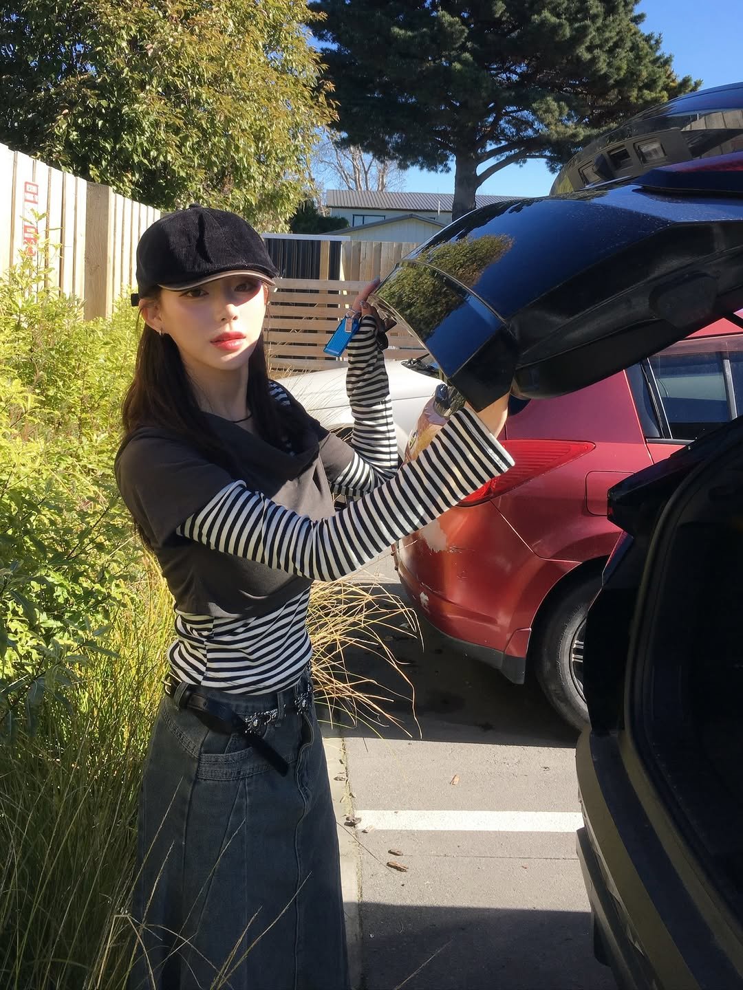 Photo by 안아란 on September 02, 2025. May be an image of beret, sparkler, tinfoil and glasses.