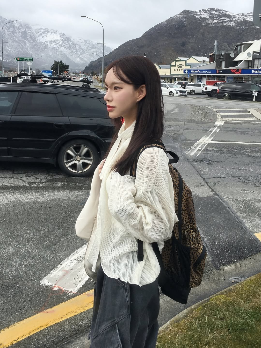 Photo by 안아란 on August 24, 2025. May be an image of 1 person, hair, parka and text.