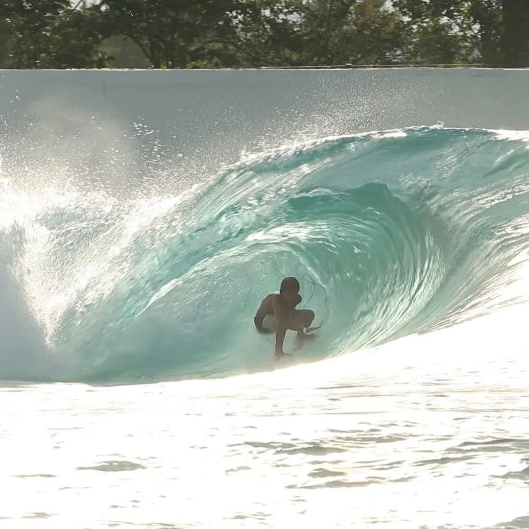 Photo shared by Raoni Rocha Silva Rodrigues on January 17, 2024 tagging @edirock, @xanadu_surf, @wslbrasil, @italac_oficial, @remaxvistalinda, @fu.wax, @puravidaescoladesurfesup, @btclubglobal, @radicaiscorinthians, @colegioviveraprendendo, @sorridentsbertioga, @majipack, and @localboyzsurf.