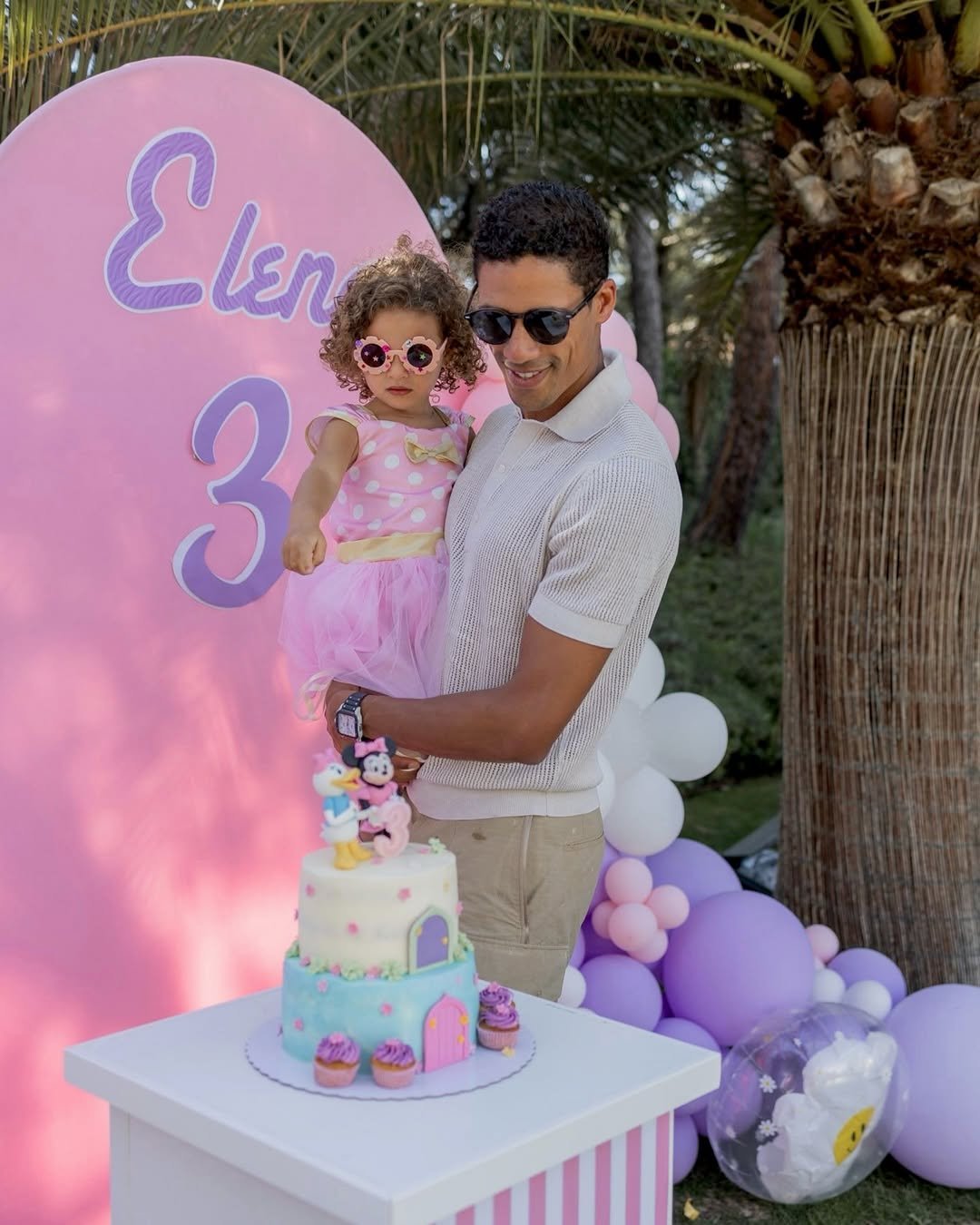 raphaelvarane 게시물 이미지: Time flies when It’s filled with love… 
Happy...