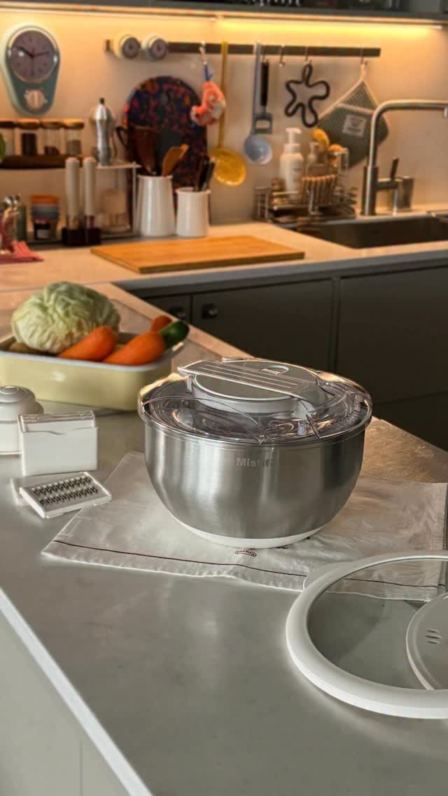 rara__home_ 게시물 이미지: 물기 제거가 진짜 중요하더라고요💦

예전엔 채소 헹구고
채반에 담아서 탈탈 털고
또...