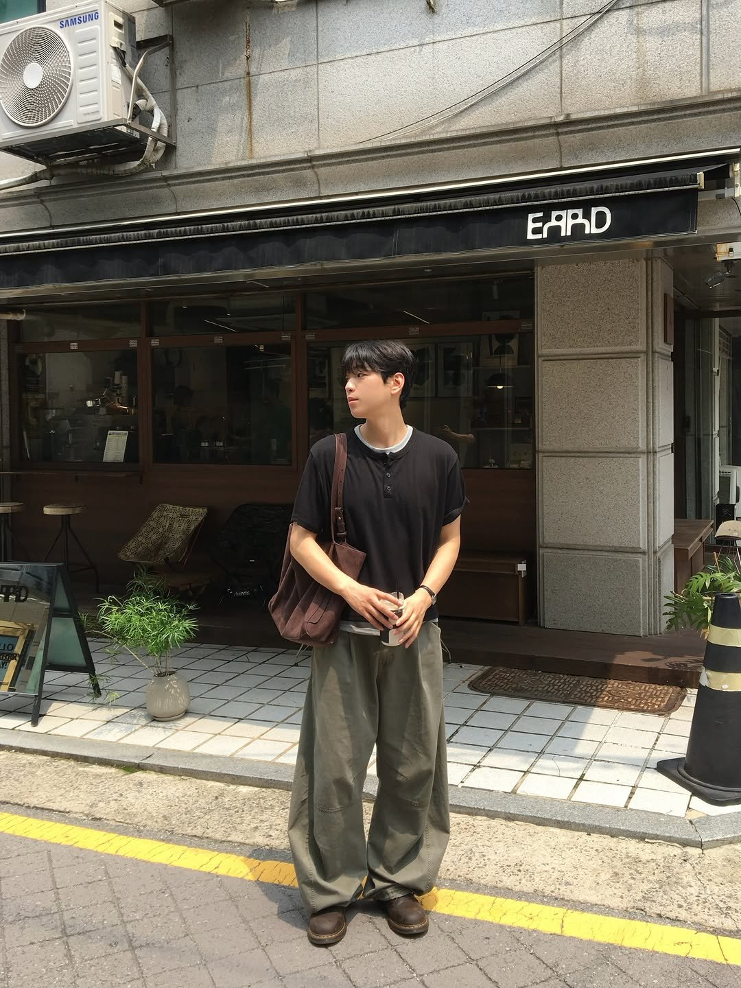 rastle__fashion 게시물 이미지: 비 잔뜩오는 날씨와 눈치게임😶