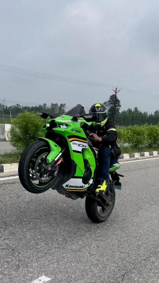 rathi.rides 게시물 이미지: Mention that guy 😏🚀
.
.
.
.
.
.
.
.
.
.
#viral...