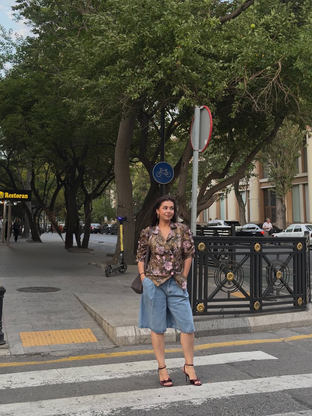 rava 게시물 이미지: Baku vibes ✨

Baku vibesssss💫

Look