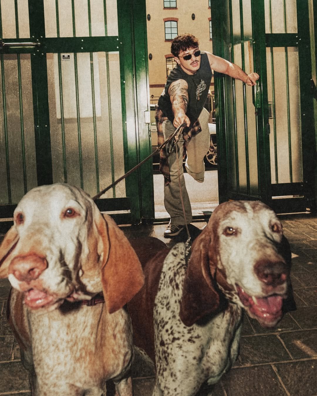 rayban 게시물 이미지: The cast is complete. @olly_nclusive in...