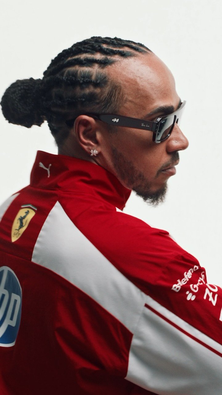 rayban 게시물 이미지: Vibrant red frames, sharp lines, his racing...