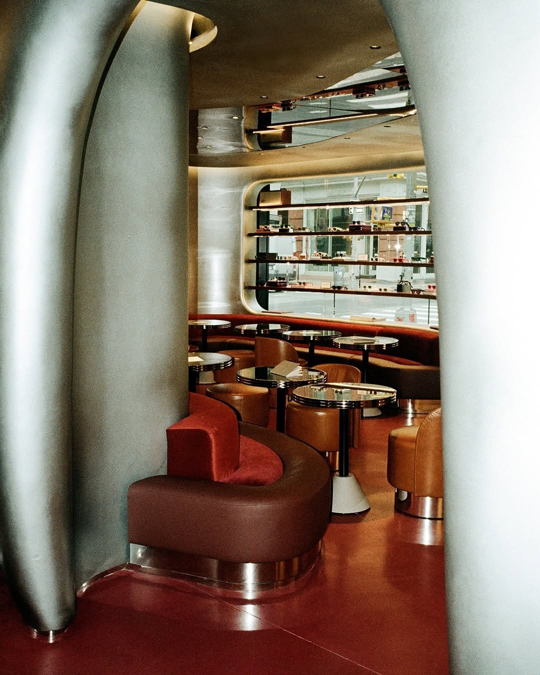 rayban 게시물 이미지: The Ray-Ban House, a place to return to.
...