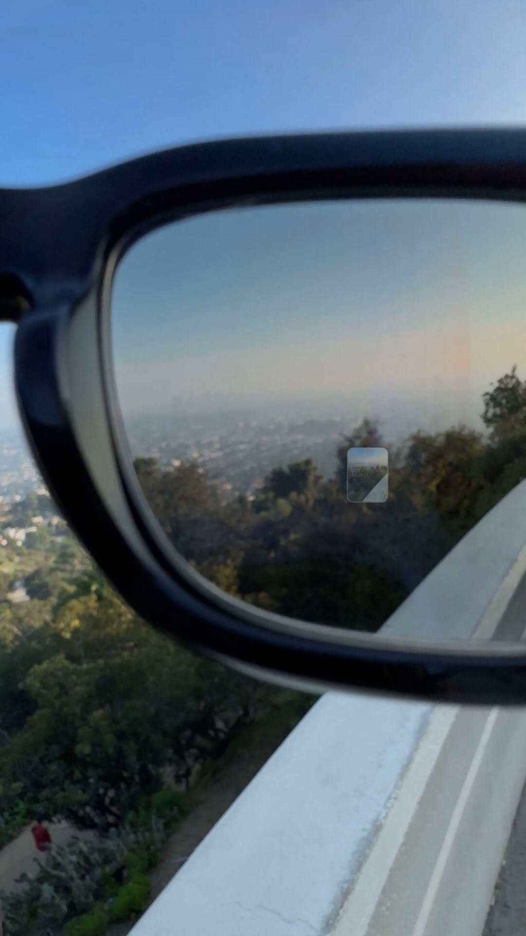 raybanmeta 게시물 이미지: there’s always that one friend 🙄 #MetaRayBanDisplay