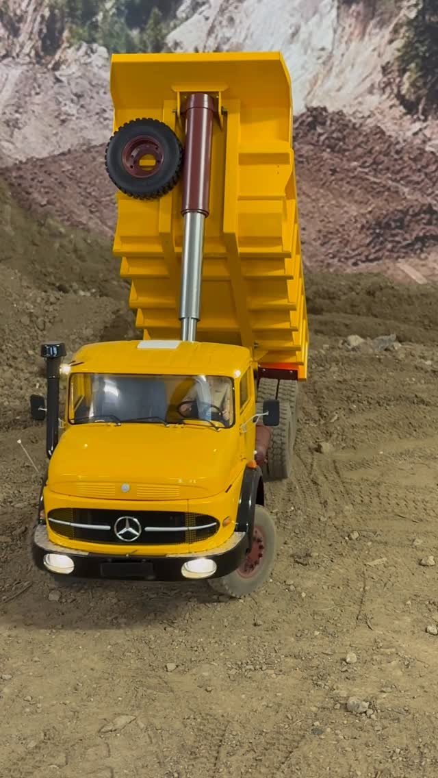 rcdreammachine 게시물 이미지: Mercedes classic truck, wonderful pice of...