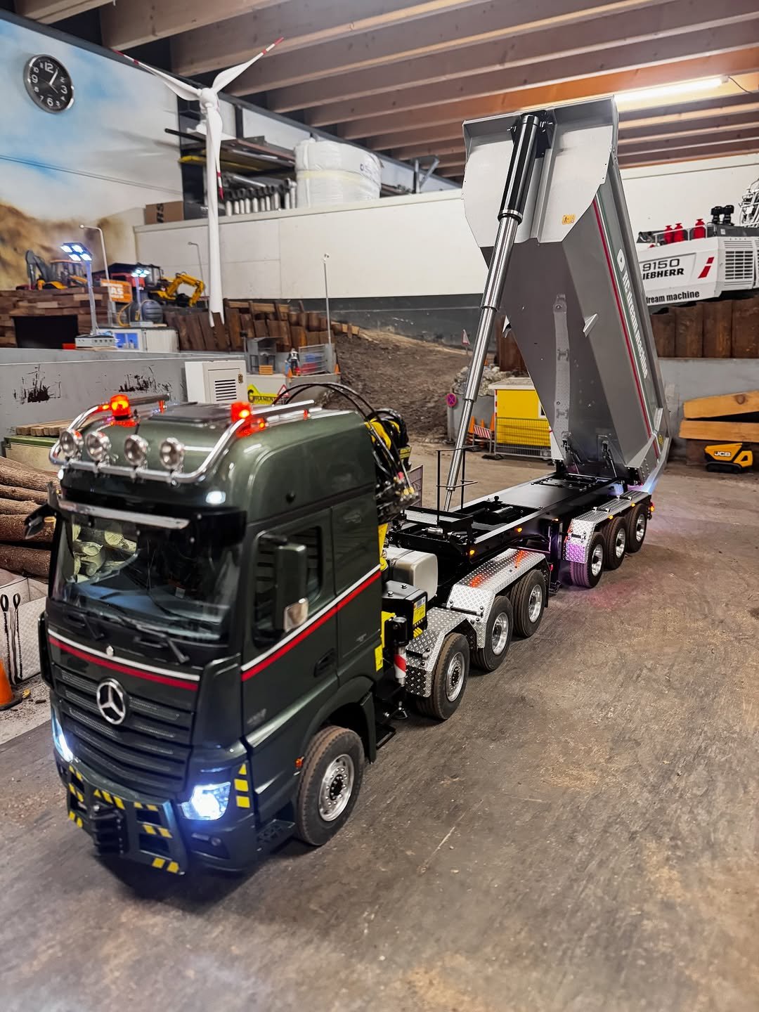 Photo by rcdreammachine on March 19, 2026. May be an image of trailer, truck and text that says '915ER JEBHERR nachine Irean uCB'.