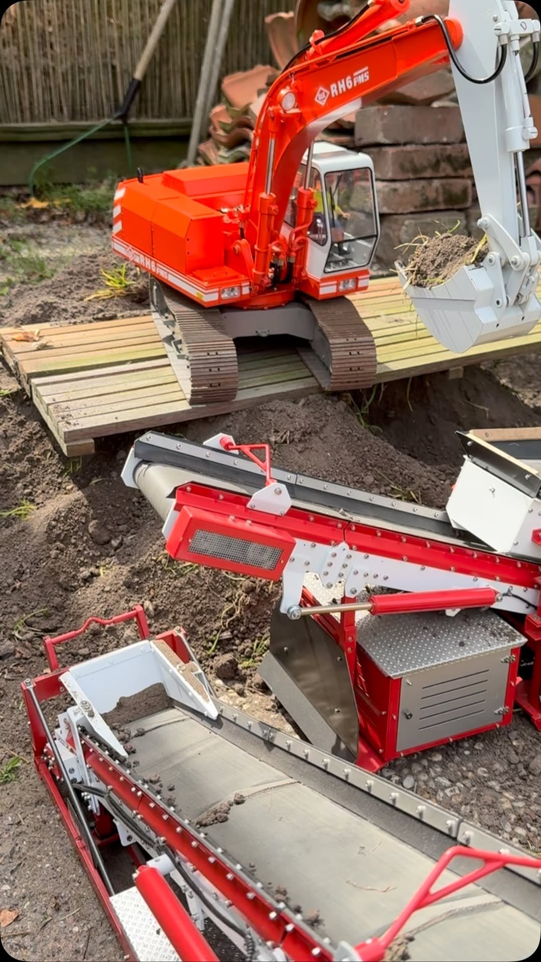 rcdreammachine 게시물 이미지: screening soil with Damitz, NBL and Scalear rc...