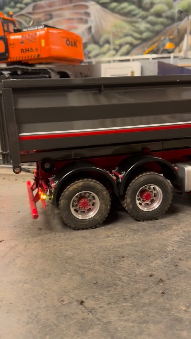 rcdreammachine 게시물 이미지: Amazingly beautiful Mercedes SK! Hooklift...