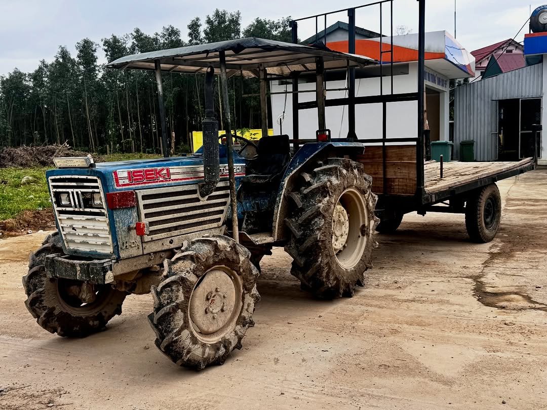 Photo by rcdreammachine on December 27, 2025. May be an image of combine, forklift, scraper, tractor and text.