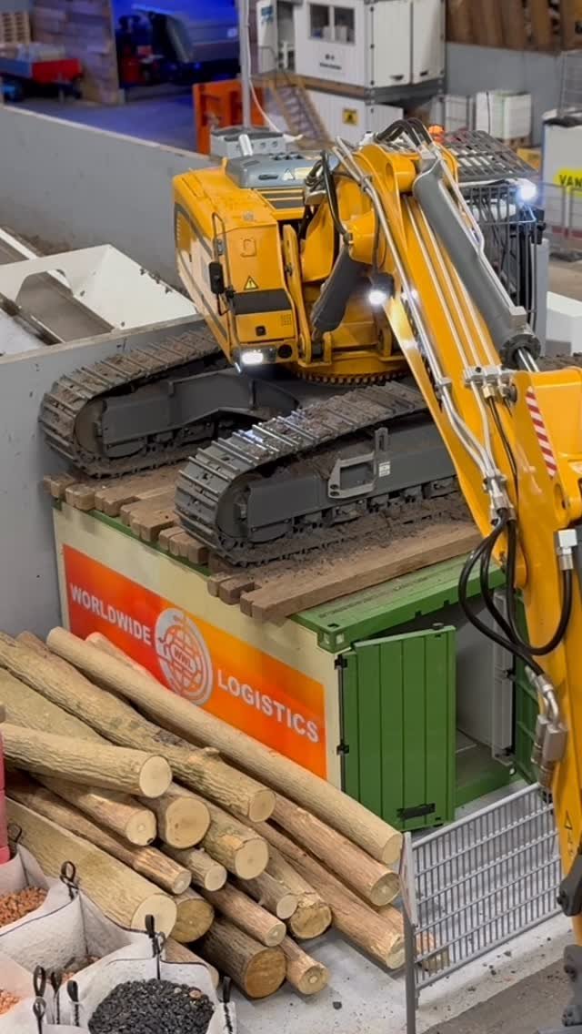 rcdreammachine 게시물 이미지: Liebherr 956 excavator by Premacon, amazing!...