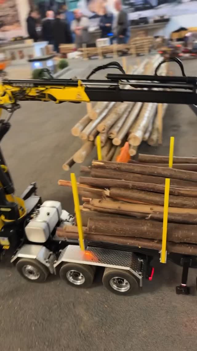 rcdreammachine 게시물 이미지: Mercedes Actros with lamber trailer and...