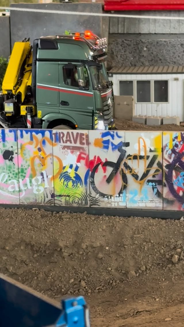 rcdreammachine 게시물 이미지: Truck action on the construction site. Amazing...