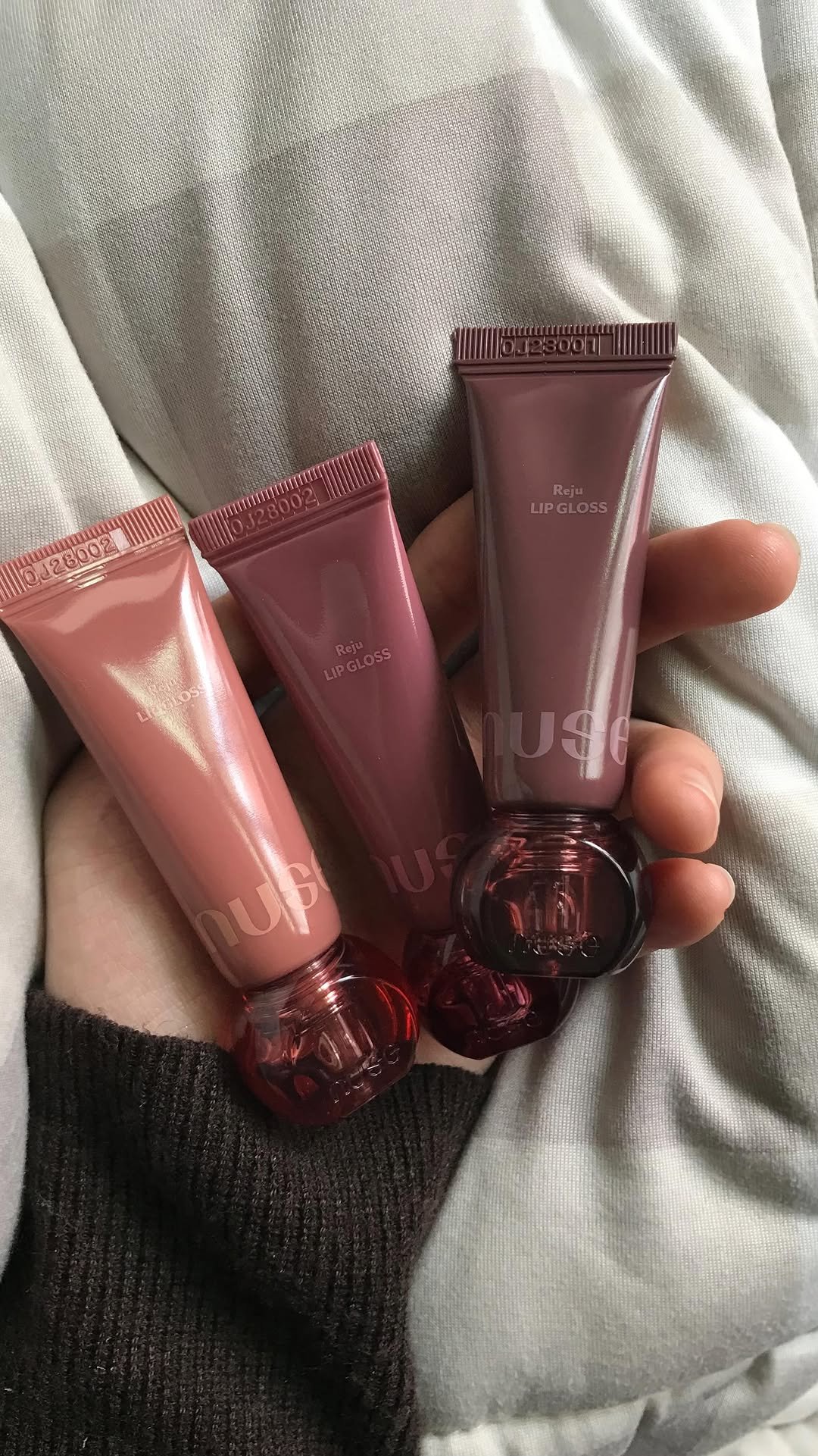 re.neyu 게시물 이미지: nuse的麗珠果漾唇蜜出了新色🍫
07.08.09三個色號
上嘴的時候真的有巧克力味
不自覺的...