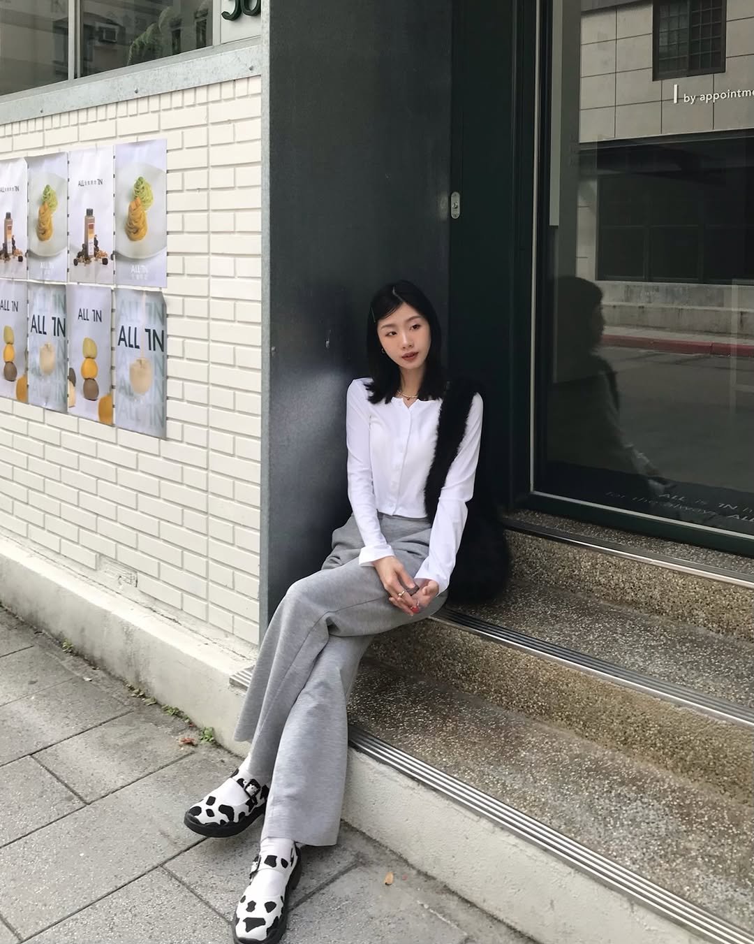 Photo shared by 𝙍𝙚𝙣𝙚𝙚 𝙏. on March 01, 2026 tagging @sweesatw, and @inooknitshoes. May be an image of slingback shoes, sweatpants, cornflower and text.