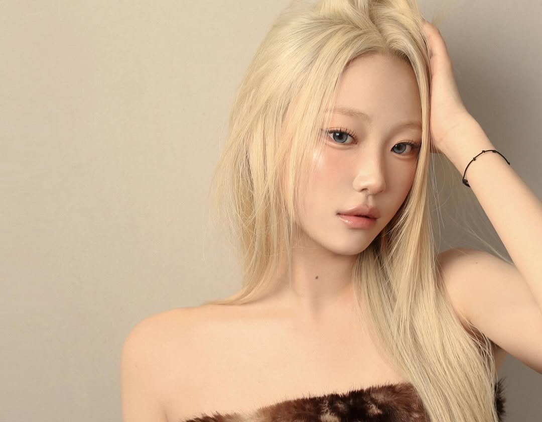 Photo shared by 리그라피_수민 on January 23, 2026 tagging @re_graphy_sum, @re_graphy_jun, and @re_graphy. May be an image of one or more people, blonde hair, makeup and text.