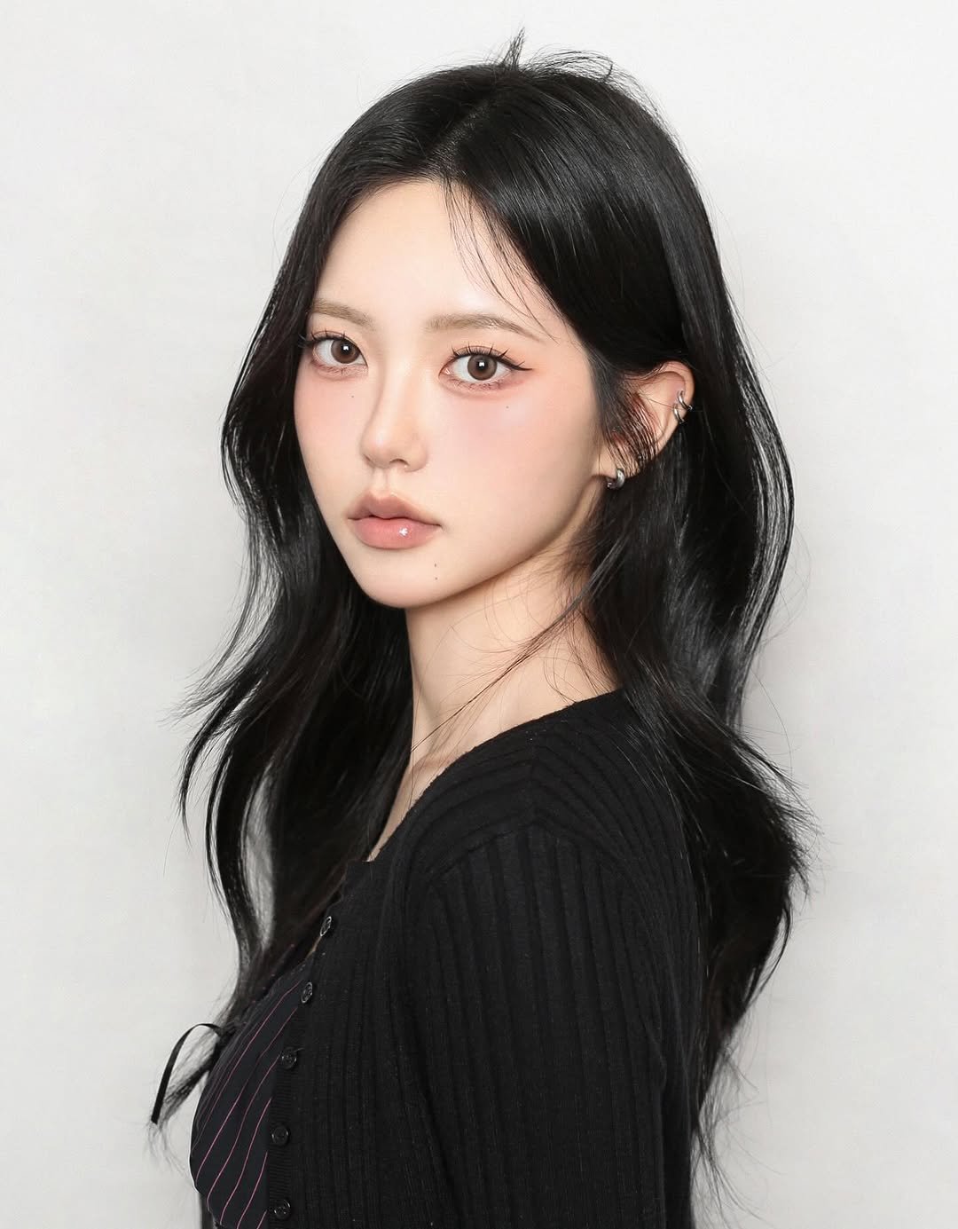 Photo shared by 리그라피_준성 on December 13, 2025 tagging @xeegain, @bmmakeupofficial, and @re_graphy_jun. May be an image of one or more people, hair and makeup.