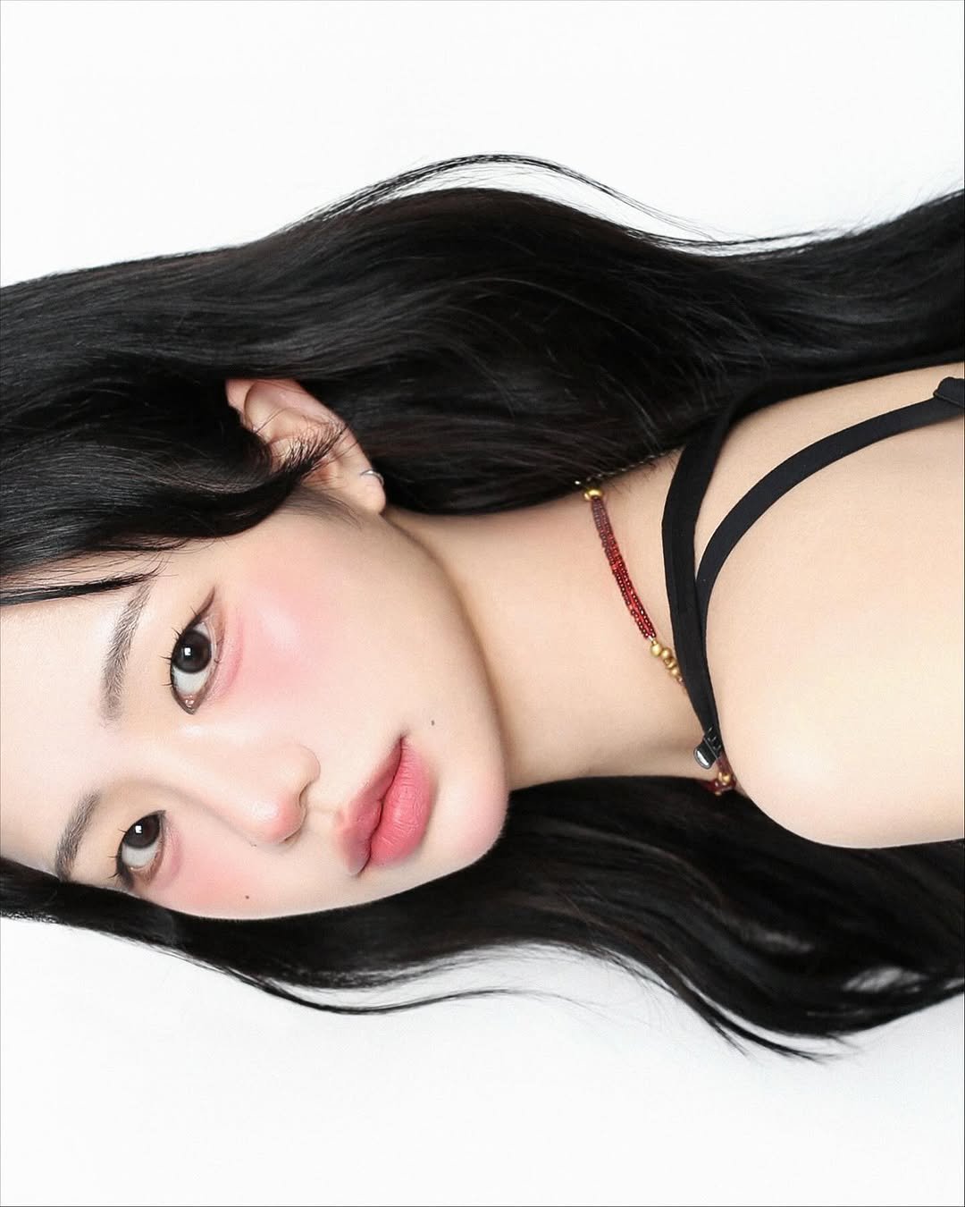 Photo shared by 리그라피_준성 on October 18, 2025 tagging @dawnaxxdusktinge. May be a closeup of one or more people, hair, makeup and text.