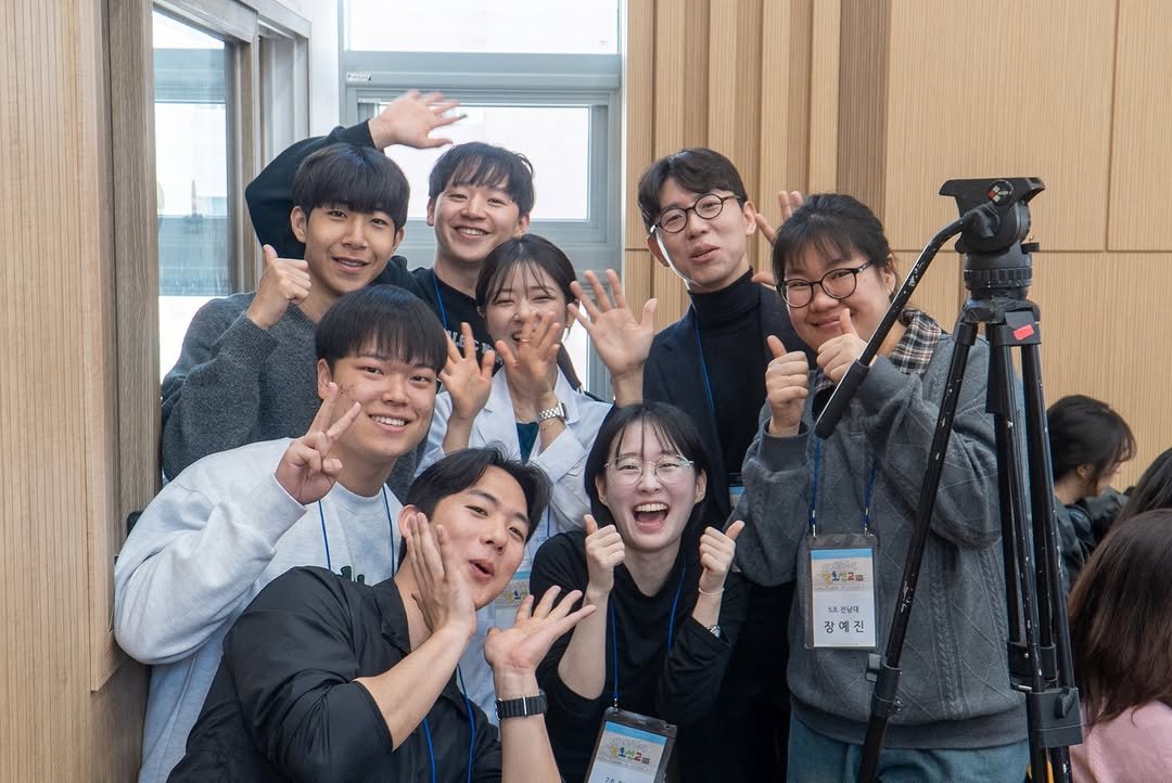 Photo shared by 간호사를 간호하는 간호사 | 오성훈 on February 08, 2026 tagging @agape.sunny, @waveproject_team, and @je2crew. May be an image of one or more people and text.