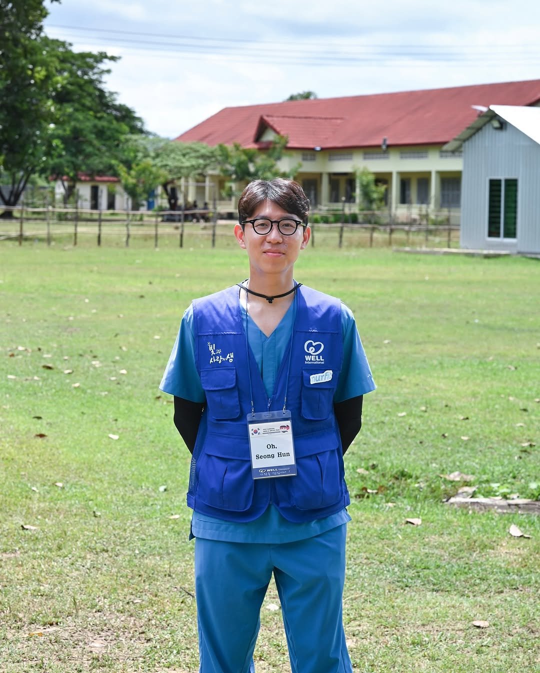 Photo shared by 간호사를 간호하는 간호사 | 오성훈 on August 13, 2025 tagging @thaimun___, @nurfit_official, and @______international. May be an image of 1 person, sling, stethoscope, hospital, grass and text.