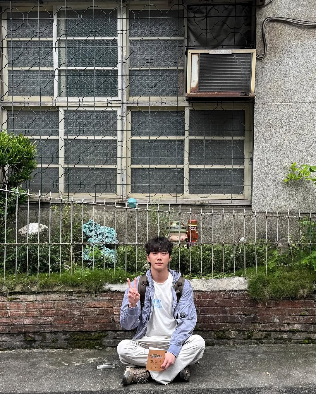 Photo shared by 이준영 on February 08, 2026 tagging @real_2junyoung, and @trailstohakka. May be an image of cigarette, street and text that says 'ゆ'.