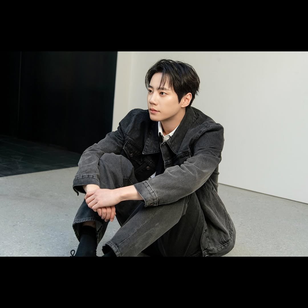 Photo shared by 이준영 on February 02, 2026 tagging @plac_official, and @real_2junyoung. May be an image of bolo tie and text.