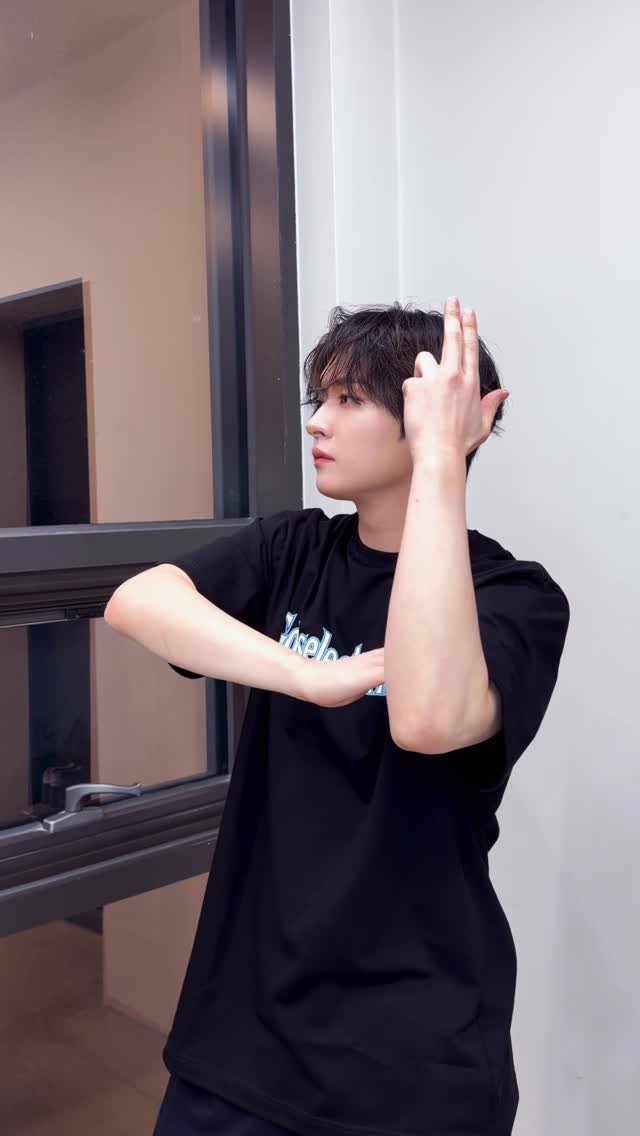 realstraykids 게시물 이미지: 파라파라나 춰야겠다 #StrayKids #스트레이키즈 #리노 #LeeKnow...