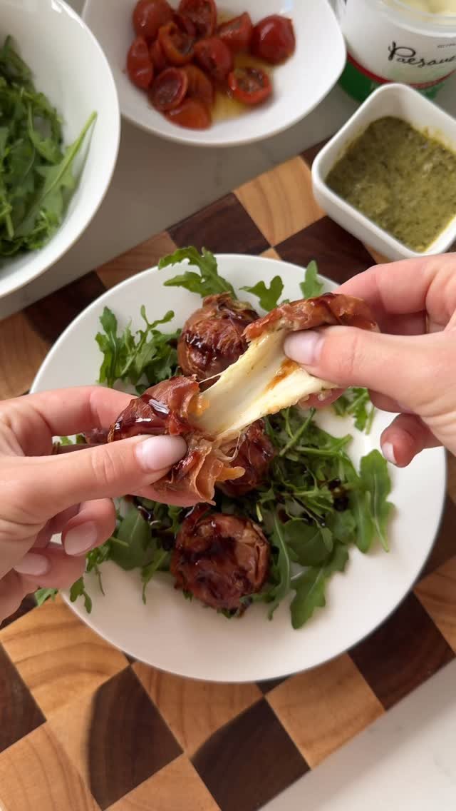 recipesbyvictoria 게시물 이미지: PESTO PROSCIUTTO BOMBS 🔥 Comment “YUM” and...