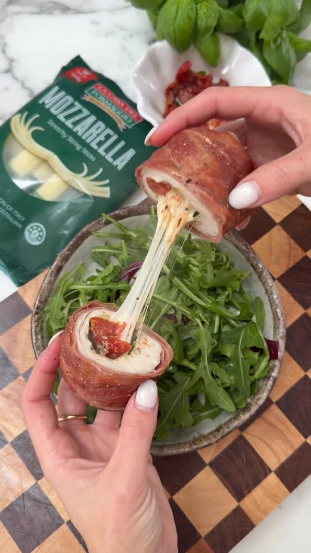 recipesbyvictoria 게시물 이미지: PESTO MOZZARELLA CHICKEN ROLL UPS 🔥 Using...