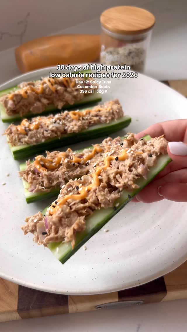 recipesbyvictoria 게시물 이미지: DAY 12: SPICY TUNA CUCUMBER BOATS 🥒 Comment...