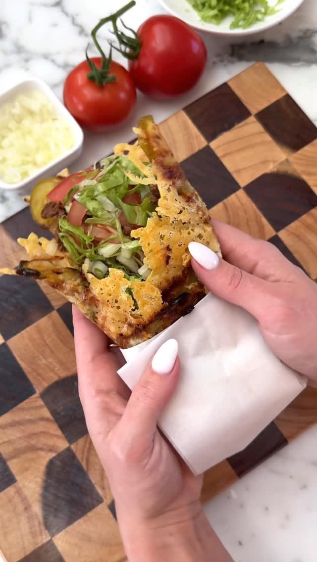 recipesbyvictoria 게시물 이미지: PICKLE BURGER WRAP 🍔 Comment “PICKLE” and I’ll...