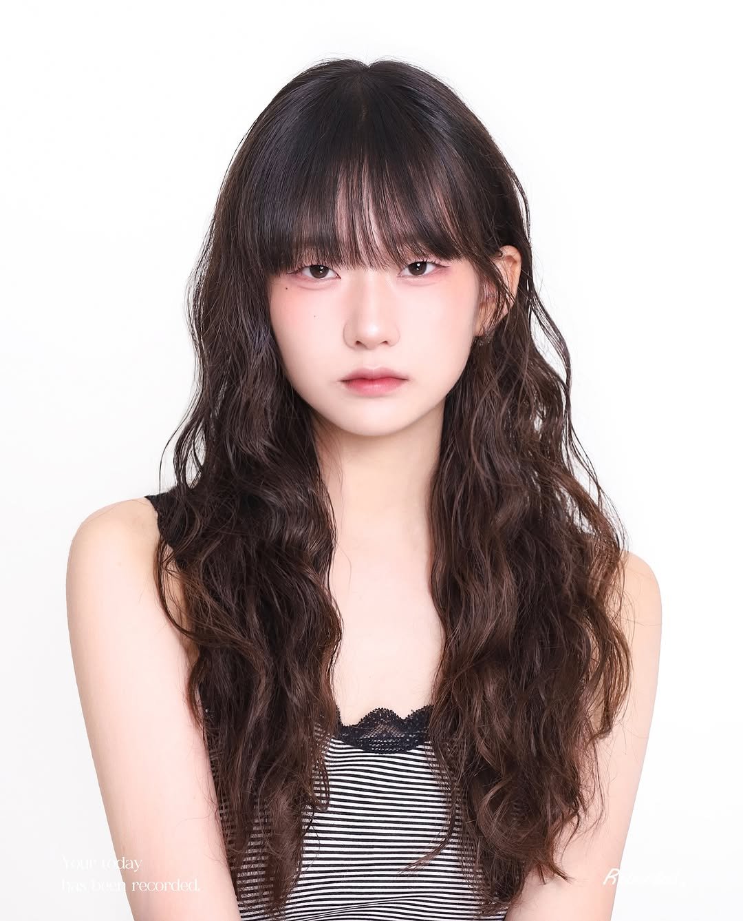 Photo by 레코디드 | 증명사진 • 프로필사진 홍대 강남 건대 광주 수원 on July 26, 2025. May be a closeup of 1 person, braids, makeup and text.