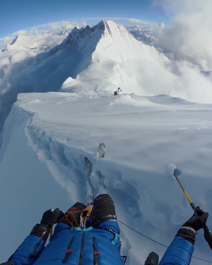 redbull 게시물 이미지: the first person to ever ski Mt Everest...