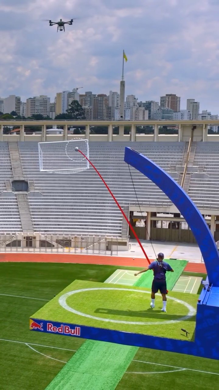 redbull 게시물 이미지: link up play at 15m high 🤝

watch the Ultimate...