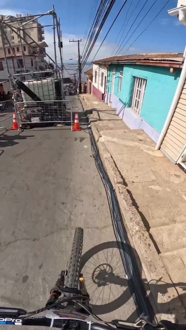 redbull 게시물 이미지: hold your breath 😮‍💨

🚲: @robwarner970,...