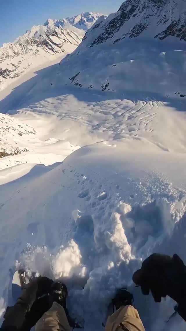 redbull 게시물 이미지: now this is peak snowboarding satisfaction...