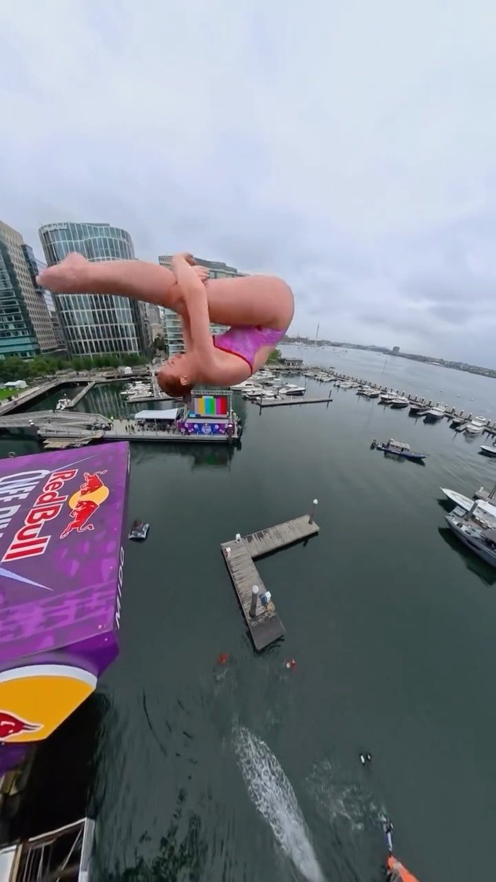 redbull 게시물 이미지: she reaches a speed of 75km/h by the way 😳

🤿:...