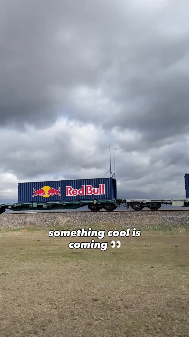 redbull 게시물 이미지: any guesses?👀

#redbull #givesyouwiiings #energydrink