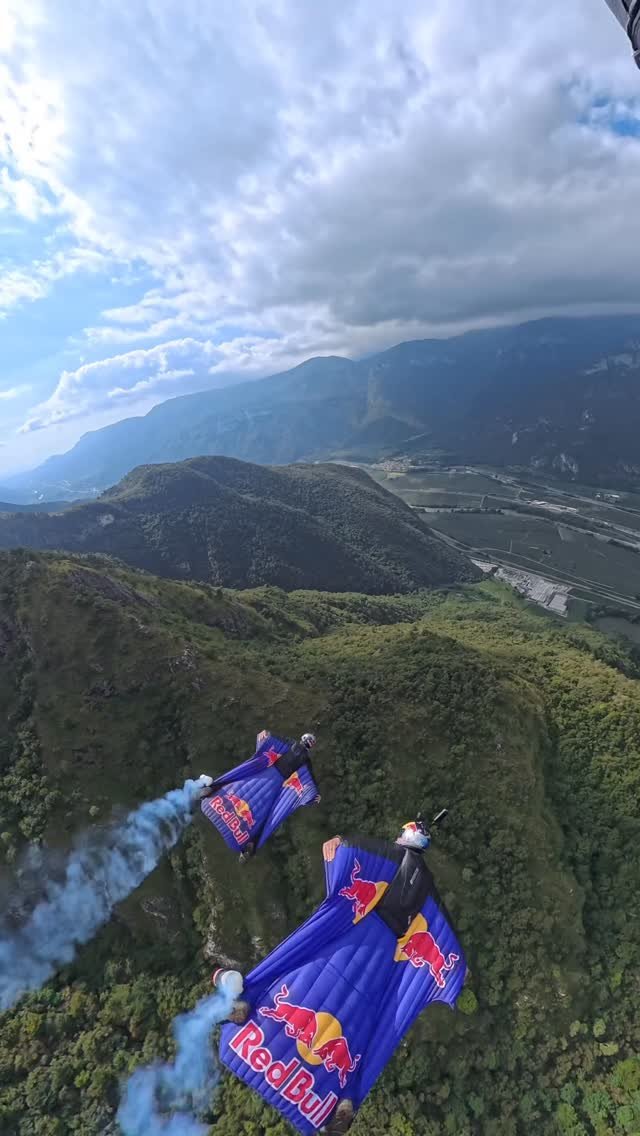 redbulladventure 게시물 이미지: when the gang finds their wiiings🪽

🪂:...