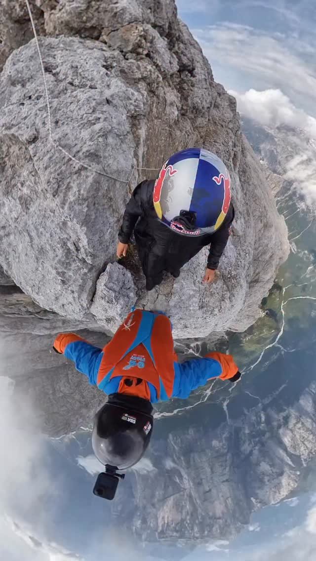 redbulladventure 게시물 이미지: sheer drop… full send ⛰️🤩
🪂: @veso_ovcharov...