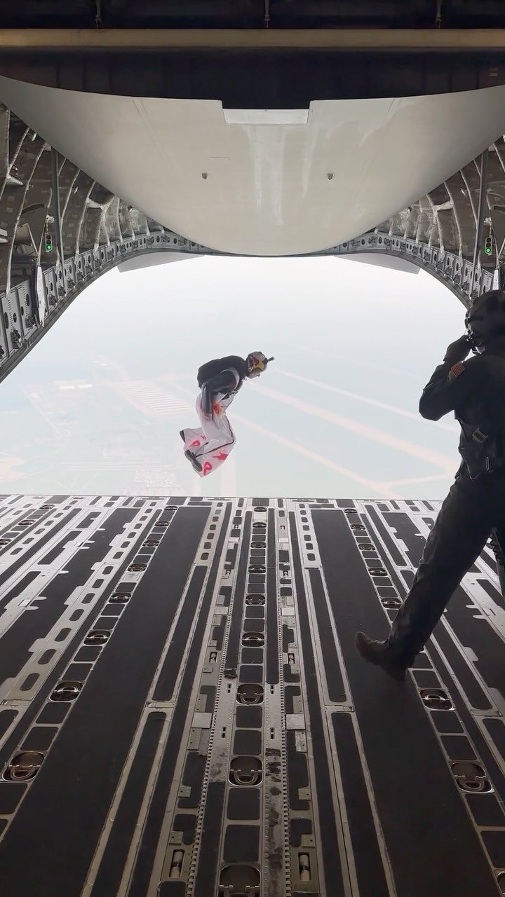 redbullairforce 게시물 이미지: something really gave @mikeswansons a boost...