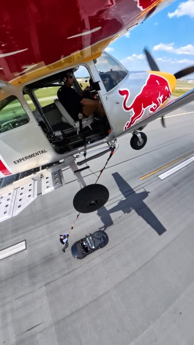redbullairforce 게시물 이미지: that’s one way to make a grand exit 😮‍💨

🪂:...