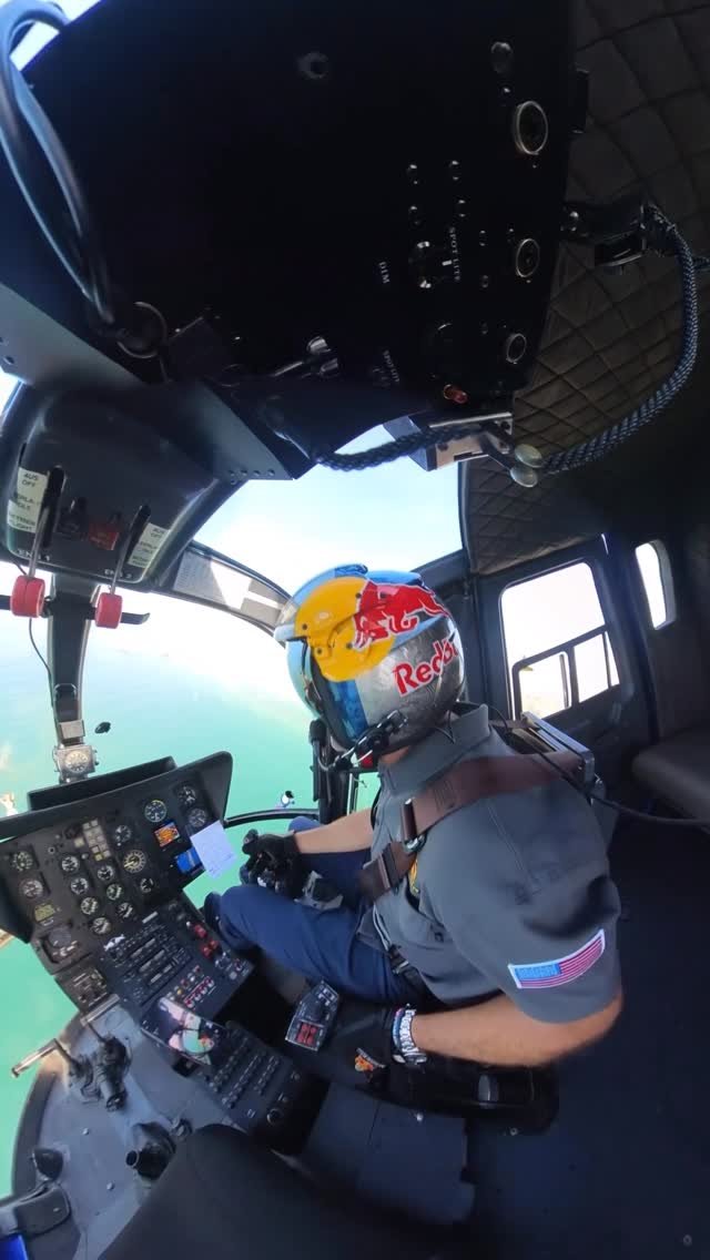 redbullairforce 게시물 이미지: tips from the master 🫡
🚁: @aaronfitzgerald105